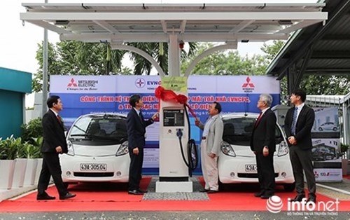 Đà Nẵng: Đưa vào sử dụng xe ô tô điện, trạm sạc điện nhanh đầu tiên tại Việt Nam
